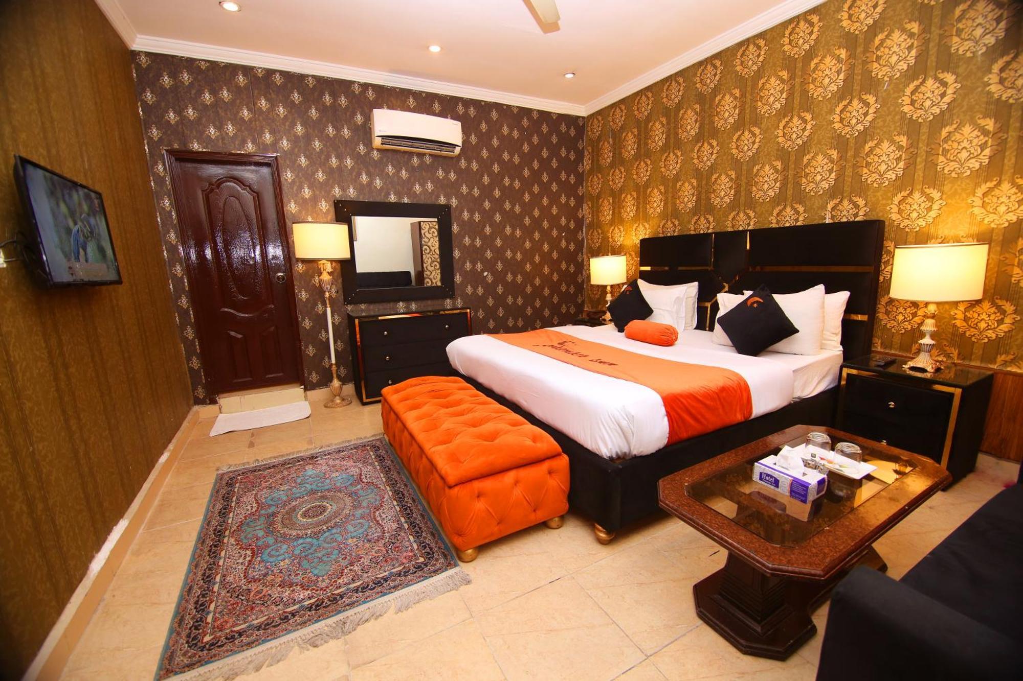 Premier Inn Johar Town Лахор Экстерьер фото